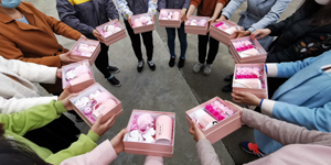 3.8節(jié)快樂(lè)，大家猜猜看那個(gè)美女漂亮！